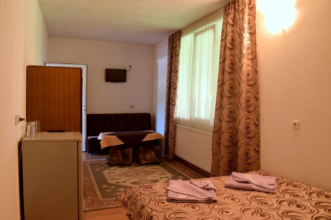 Hotel Complex Pele Zmeitsa Esterno foto